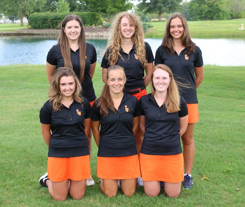 16-17_womens_golf_team photo of members of Indiana Tech's 2016-17 women's golf team.